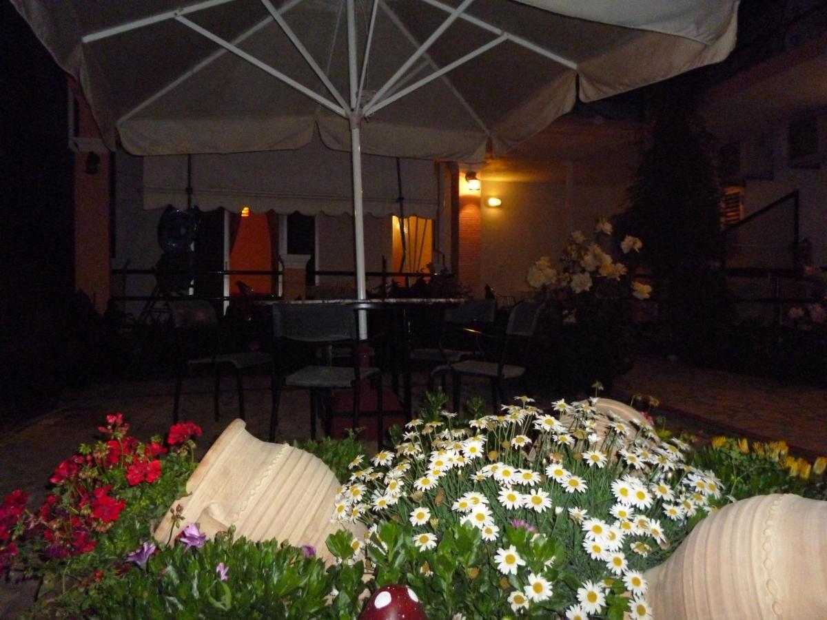 Kostas Apartments & Studios Agios Georgios Pagon Exteriör bild