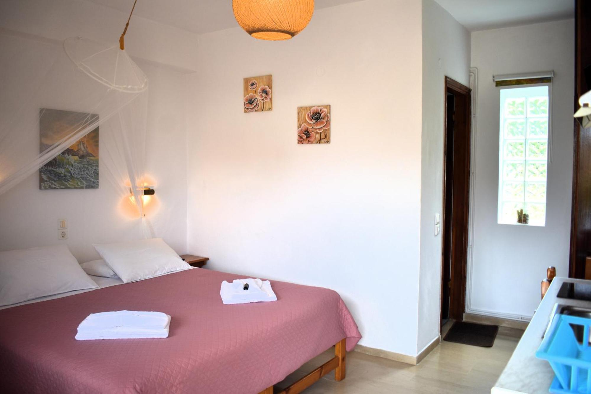Kostas Apartments & Studios Agios Georgios Pagon Exteriör bild