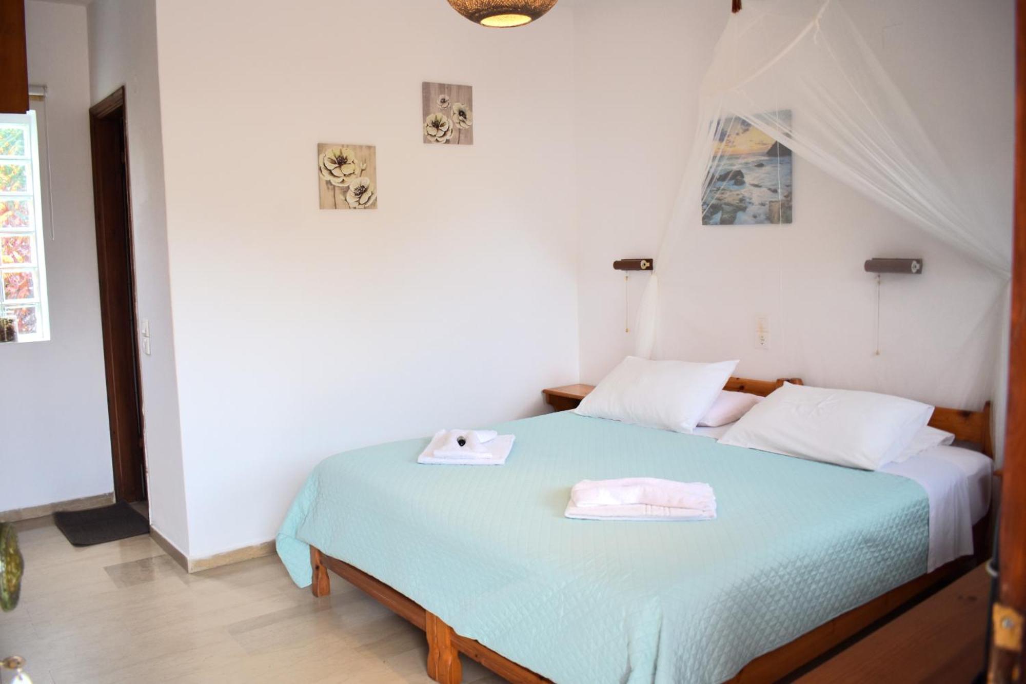 Kostas Apartments & Studios Agios Georgios Pagon Exteriör bild