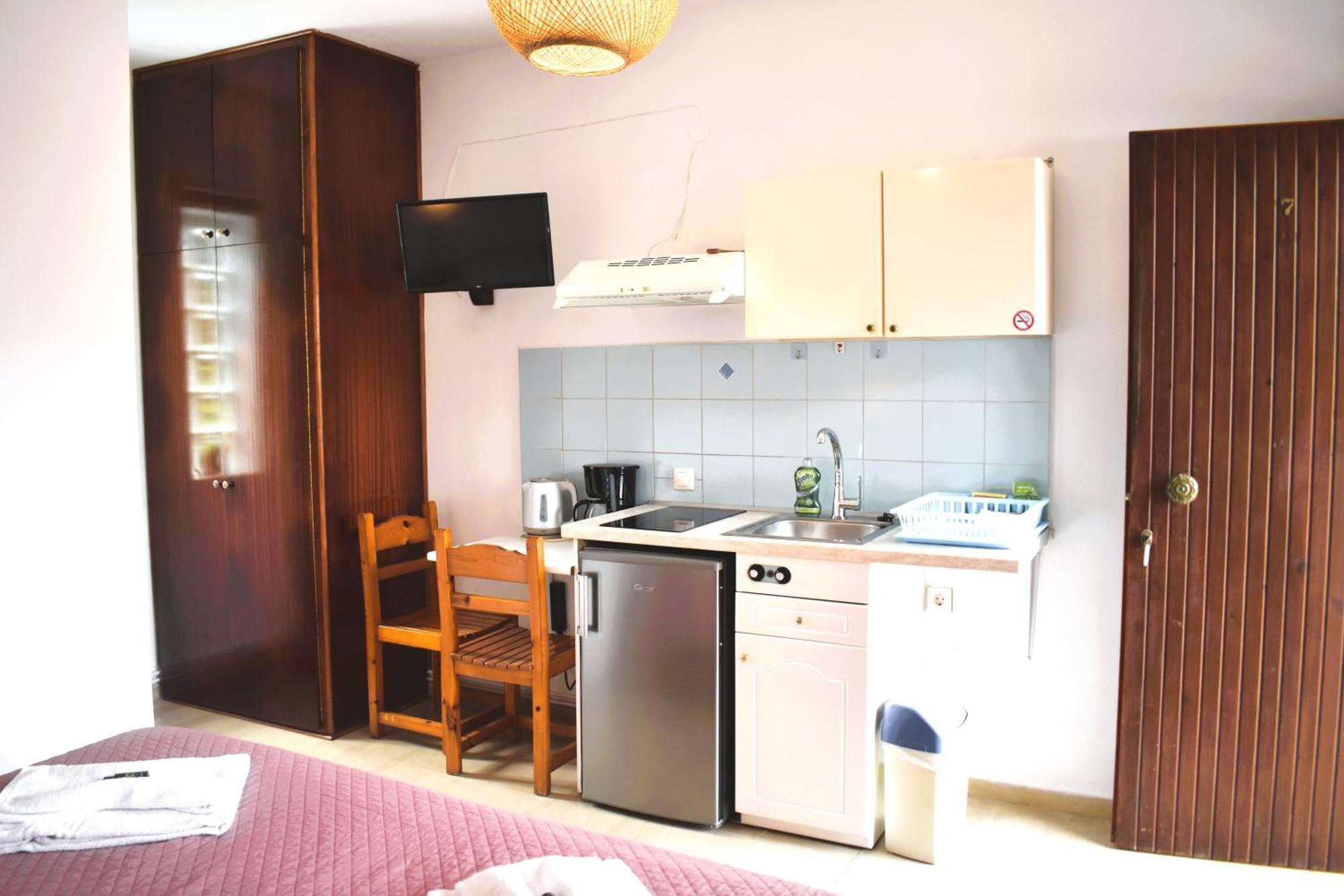 Kostas Apartments & Studios Agios Georgios Pagon Exteriör bild