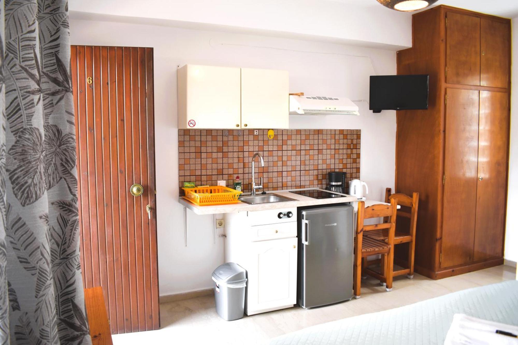 Kostas Apartments & Studios Agios Georgios Pagon Exteriör bild