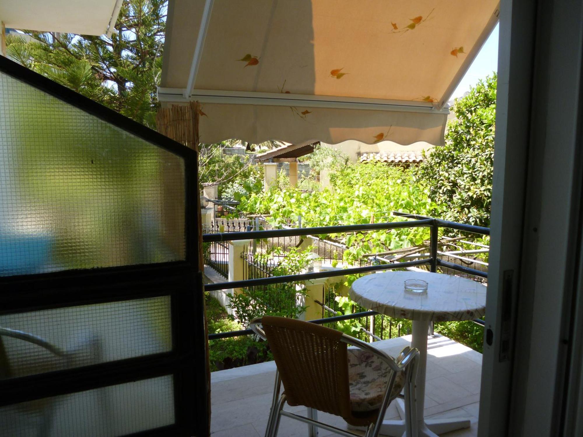 Kostas Apartments & Studios Agios Georgios Pagon Exteriör bild