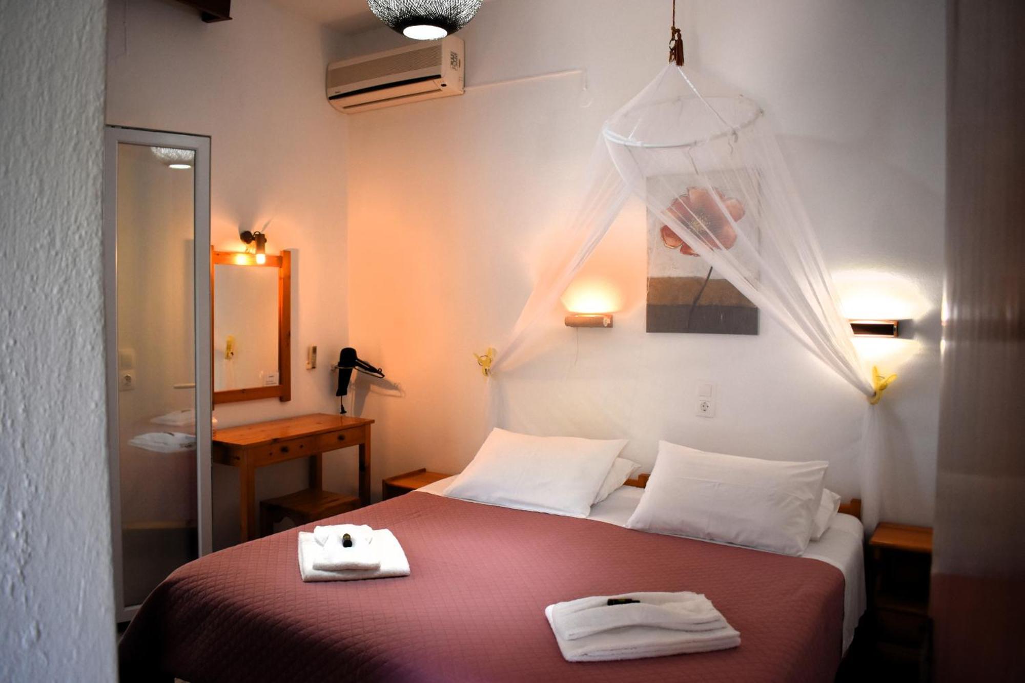 Kostas Apartments & Studios Agios Georgios Pagon Exteriör bild