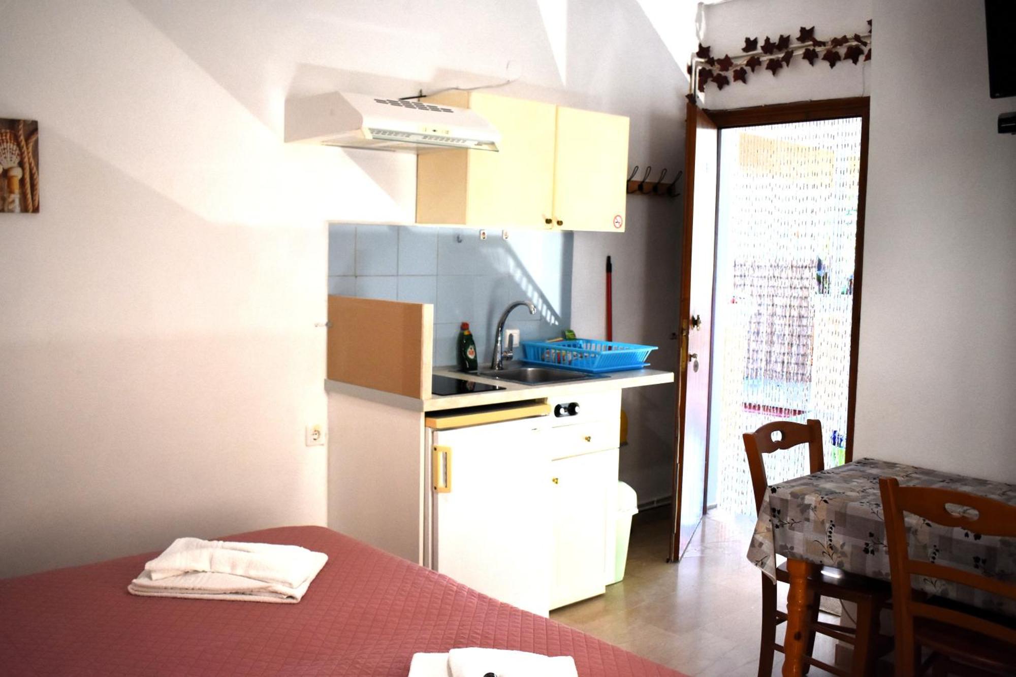 Kostas Apartments & Studios Agios Georgios Pagon Exteriör bild