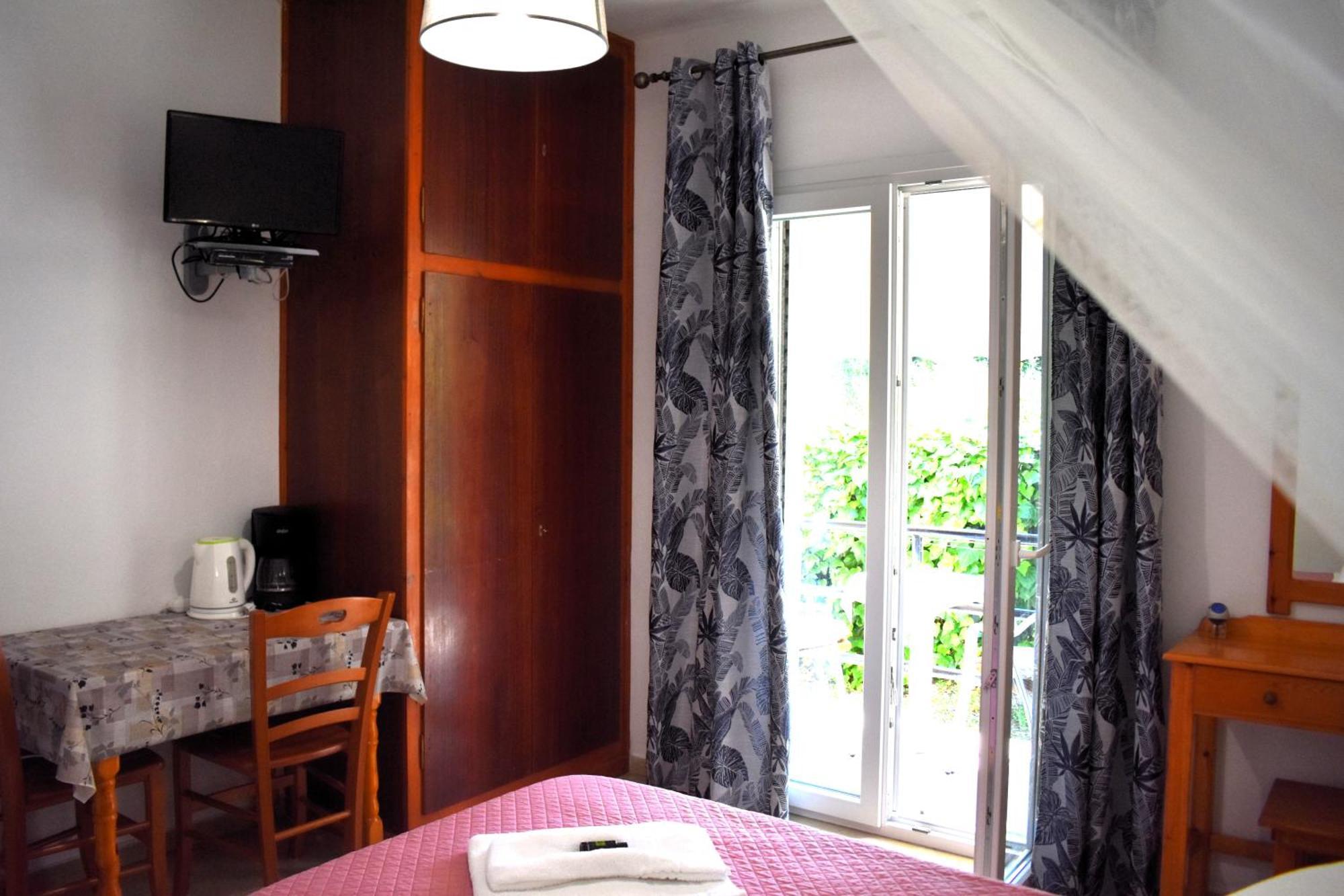 Kostas Apartments & Studios Agios Georgios Pagon Exteriör bild