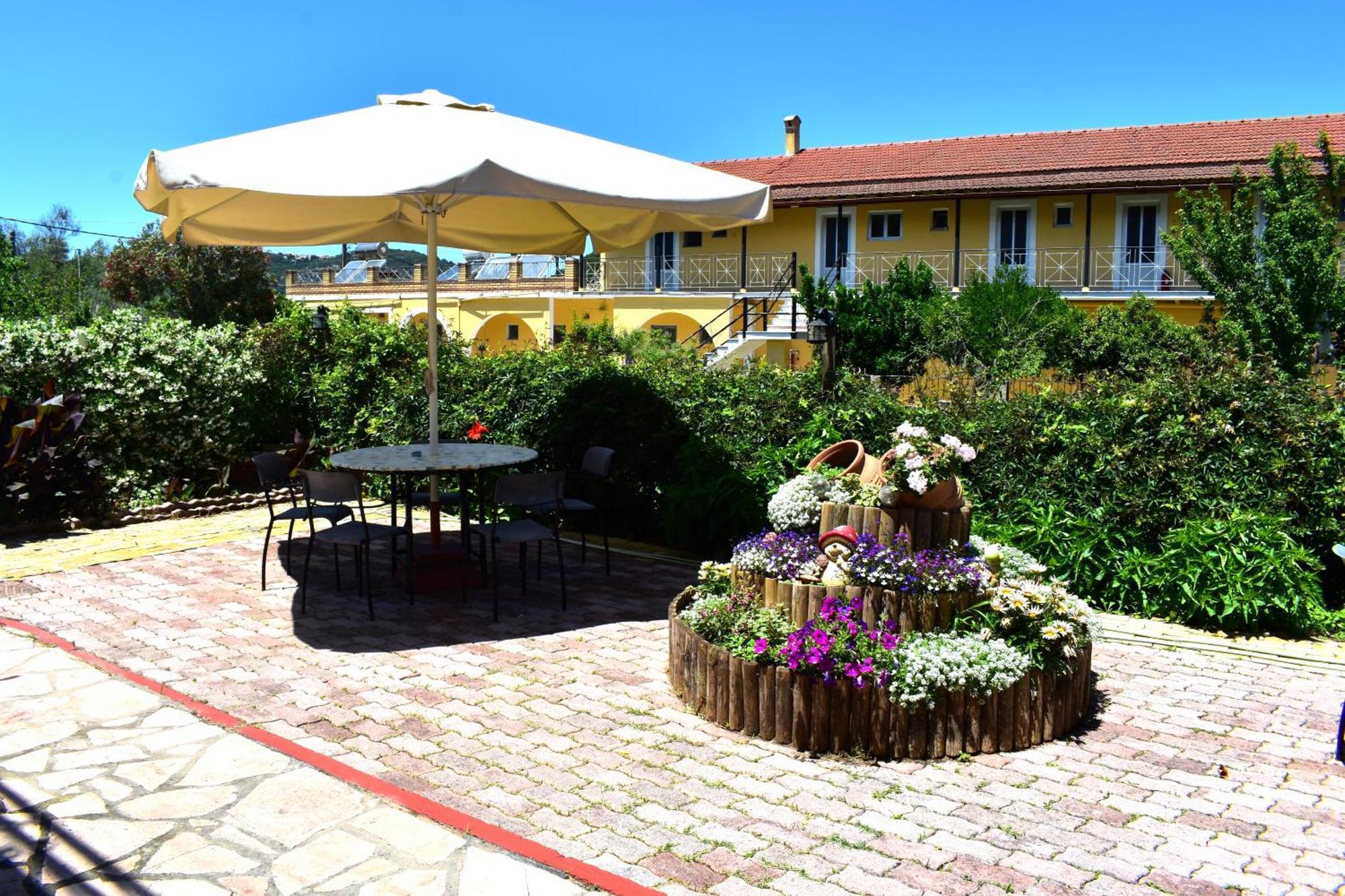 Kostas Apartments & Studios Agios Georgios Pagon Exteriör bild