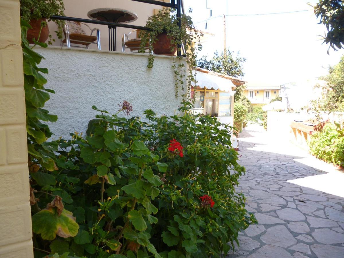 Kostas Apartments & Studios Agios Georgios Pagon Exteriör bild
