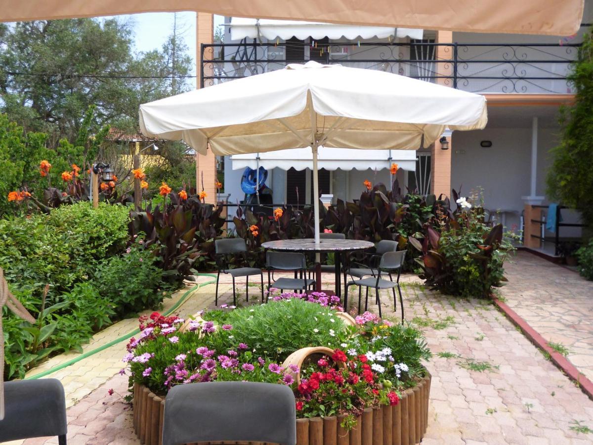 Kostas Apartments & Studios Agios Georgios Pagon Exteriör bild