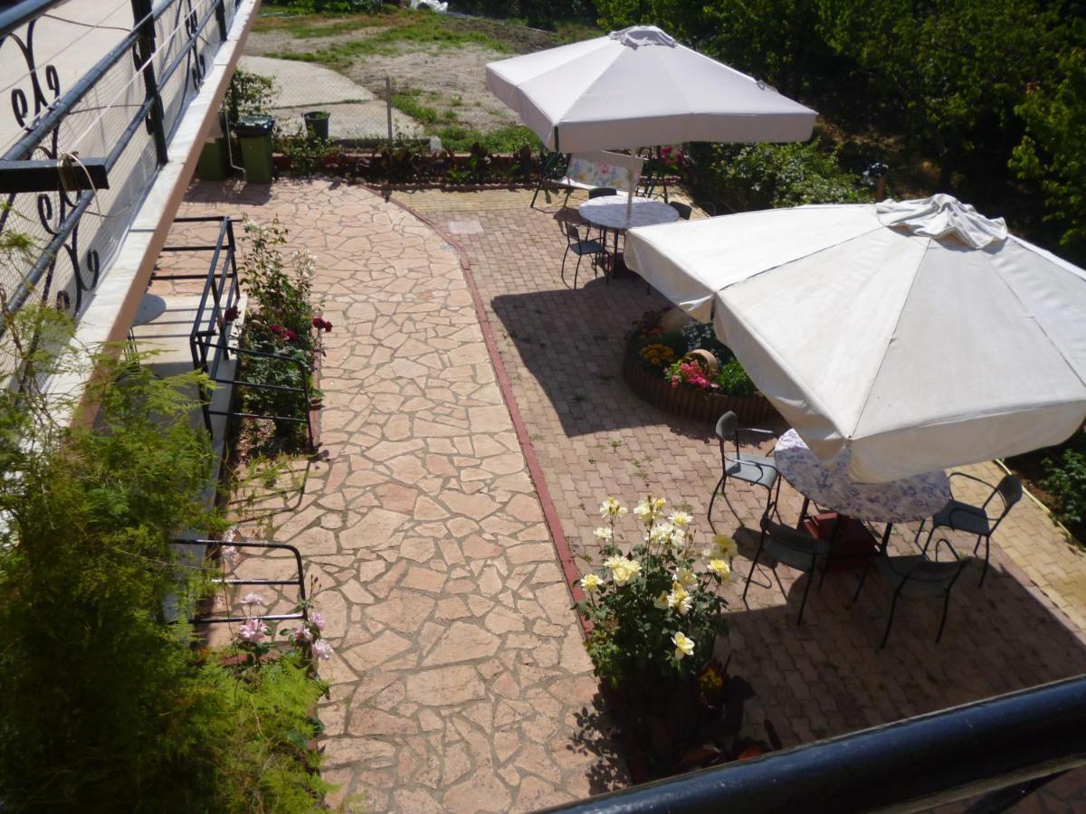 Kostas Apartments & Studios Agios Georgios Pagon Exteriör bild