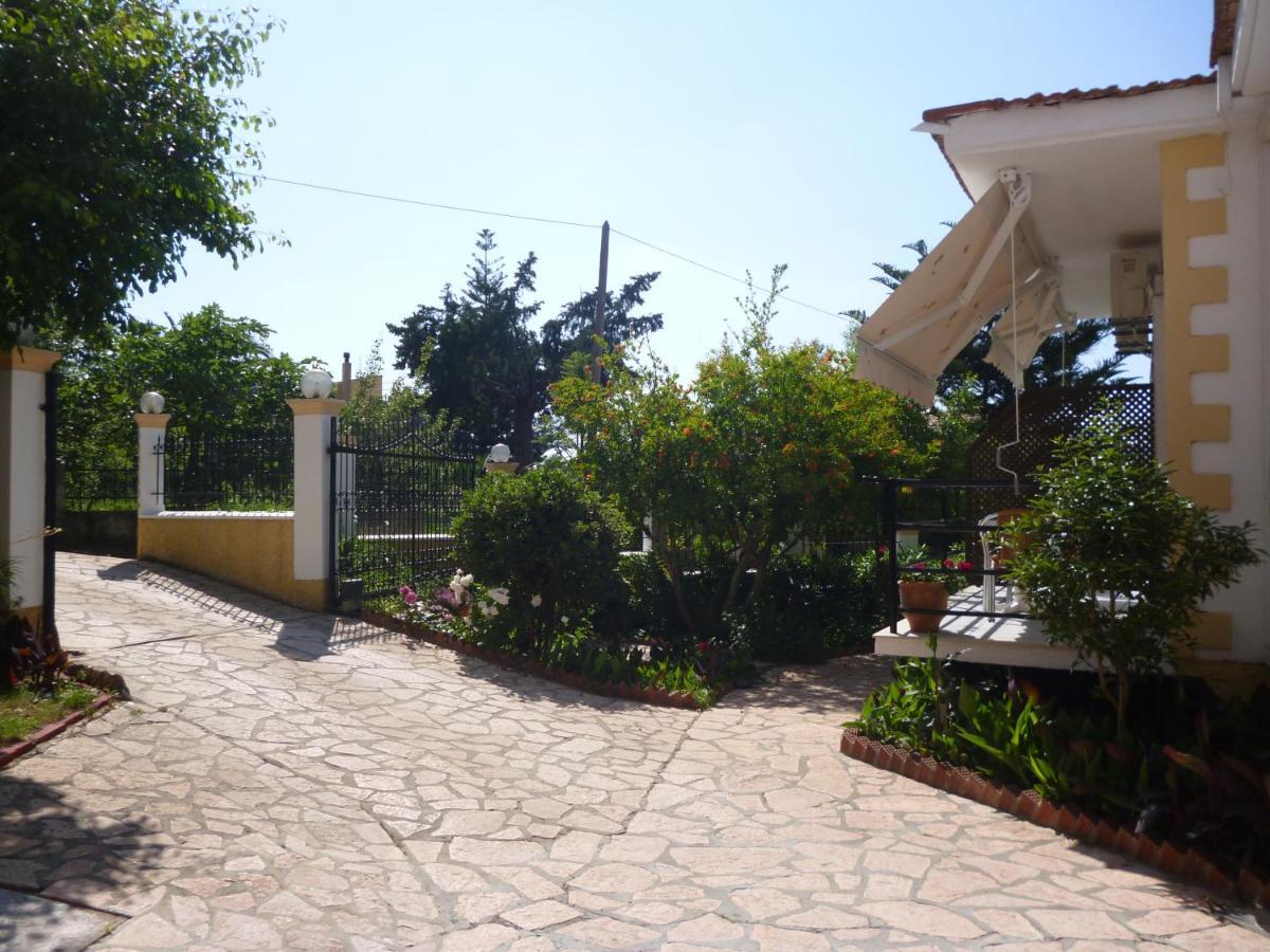 Kostas Apartments & Studios Agios Georgios Pagon Exteriör bild