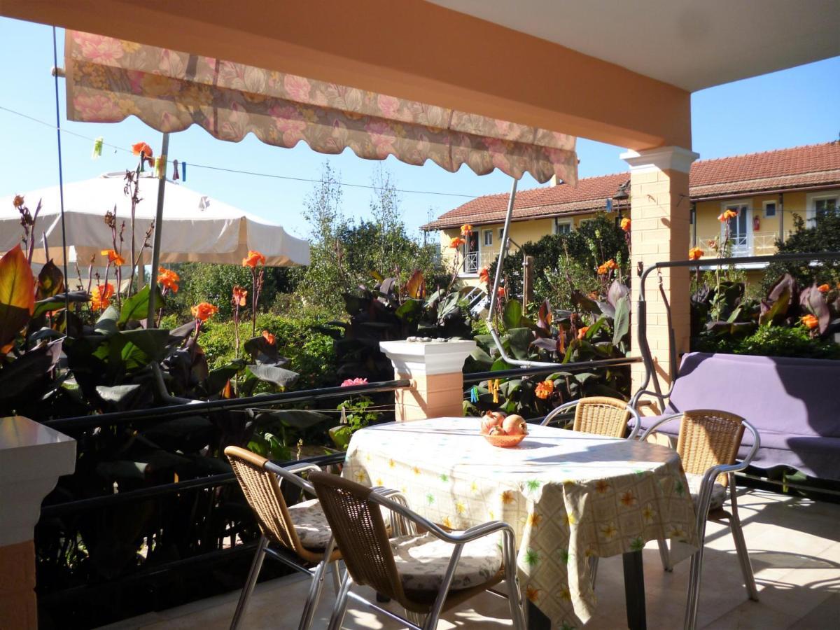 Kostas Apartments & Studios Agios Georgios Pagon Exteriör bild