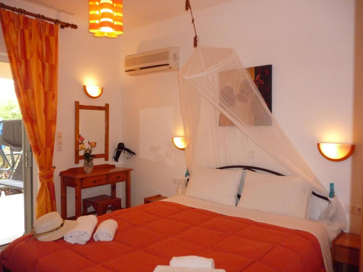 Kostas Apartments & Studios Agios Georgios Pagon Exteriör bild