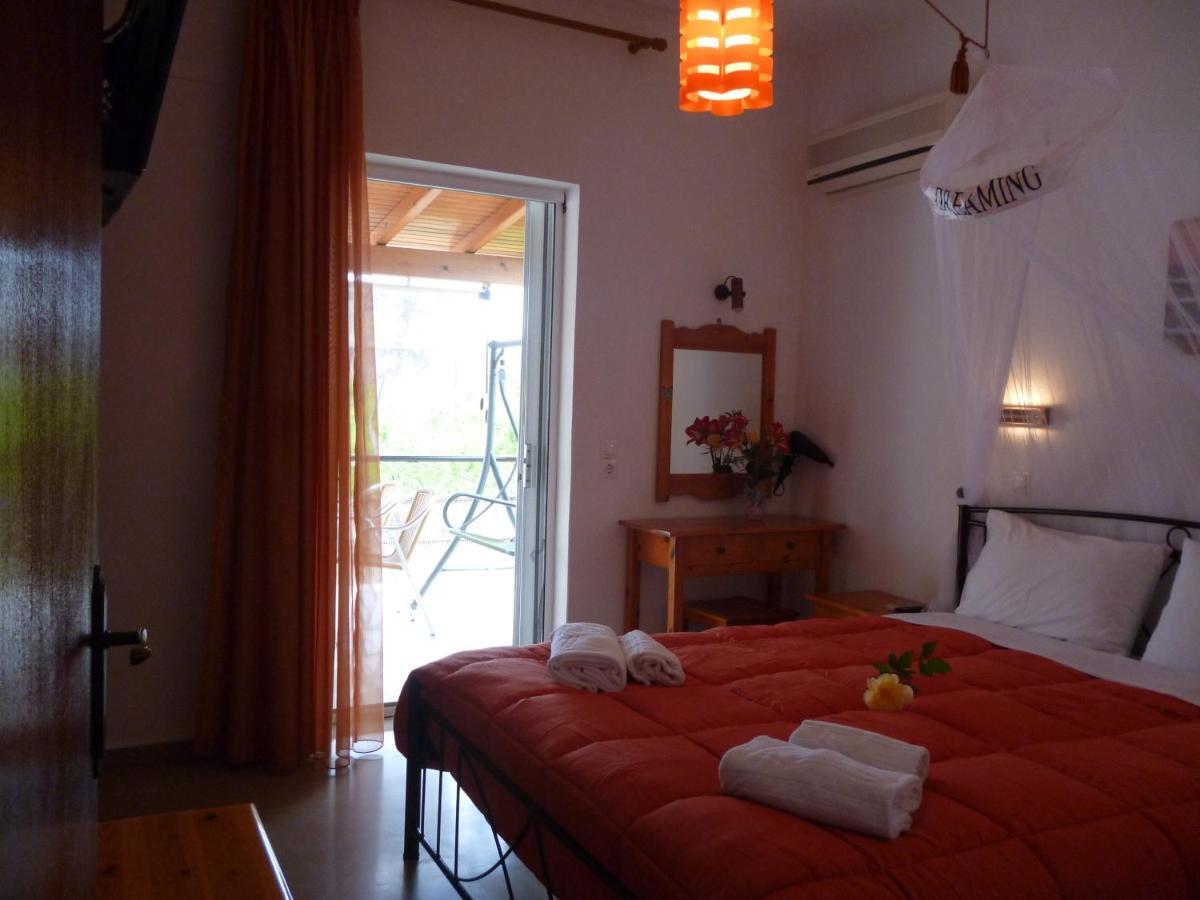 Kostas Apartments & Studios Agios Georgios Pagon Exteriör bild