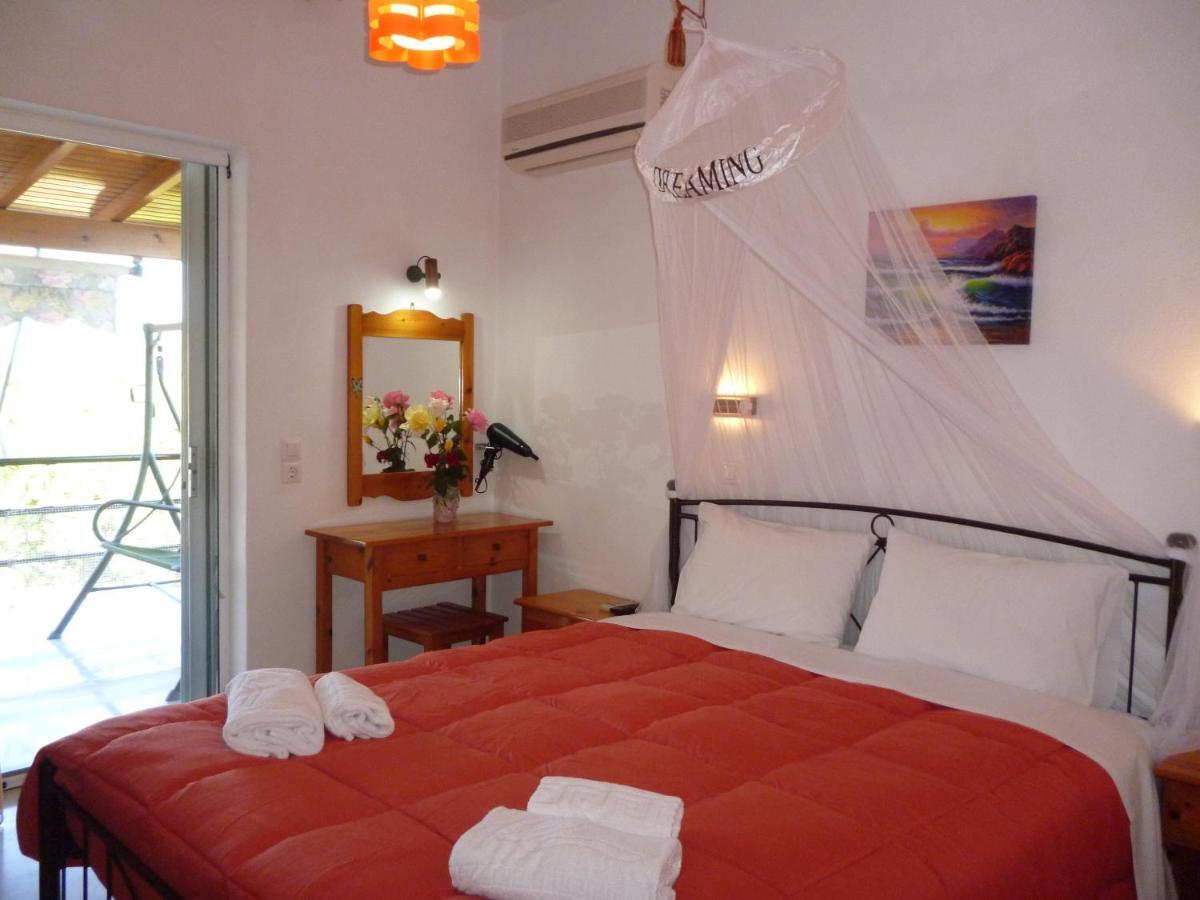 Kostas Apartments & Studios Agios Georgios Pagon Exteriör bild