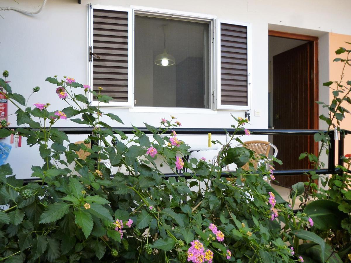 Kostas Apartments & Studios Agios Georgios Pagon Exteriör bild