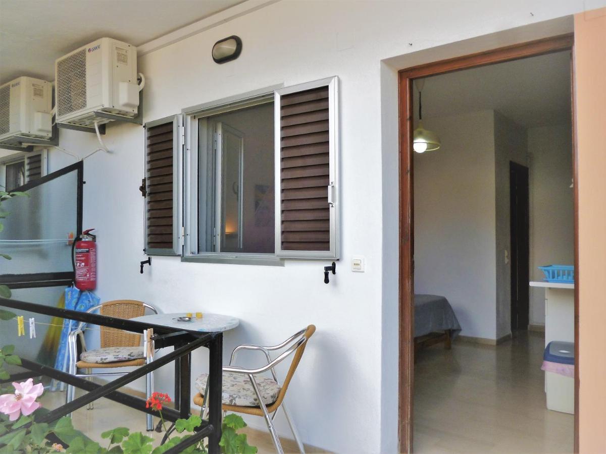 Kostas Apartments & Studios Agios Georgios Pagon Exteriör bild